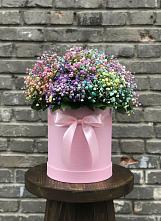 Цветочная композиция из Гипсофила и Розы в шляпной коробке в Нижних Ачалуках