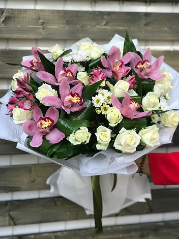 Букет цветов из: Розы и Хризантемы в Нижних Ачалуках