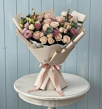 Букет цветов из:  Розы и Лизиантусы в Нижних Ачалуках