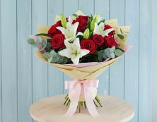 Букет цветов из:  Лилии и Розы в Нижних Ачалуках