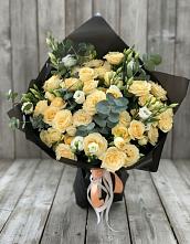 Букет цветов из:  Розы и Лизиантусы в Нижних Ачалуках