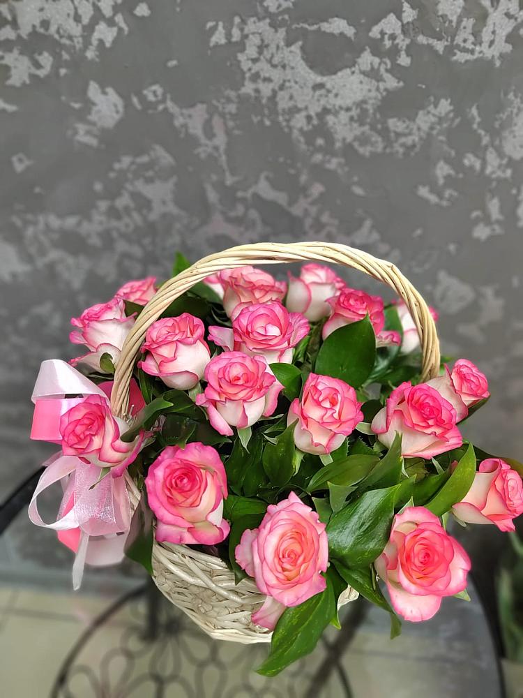 Цветочная композиция из Розы в корзине в Нижних Ачалуках