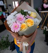 Букет цветов из:  Герберы, Розы и Хризантемы в Нижних Ачалуках