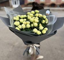 Букет Белые кустовые розы Солинеро в Нижних Ачалуках