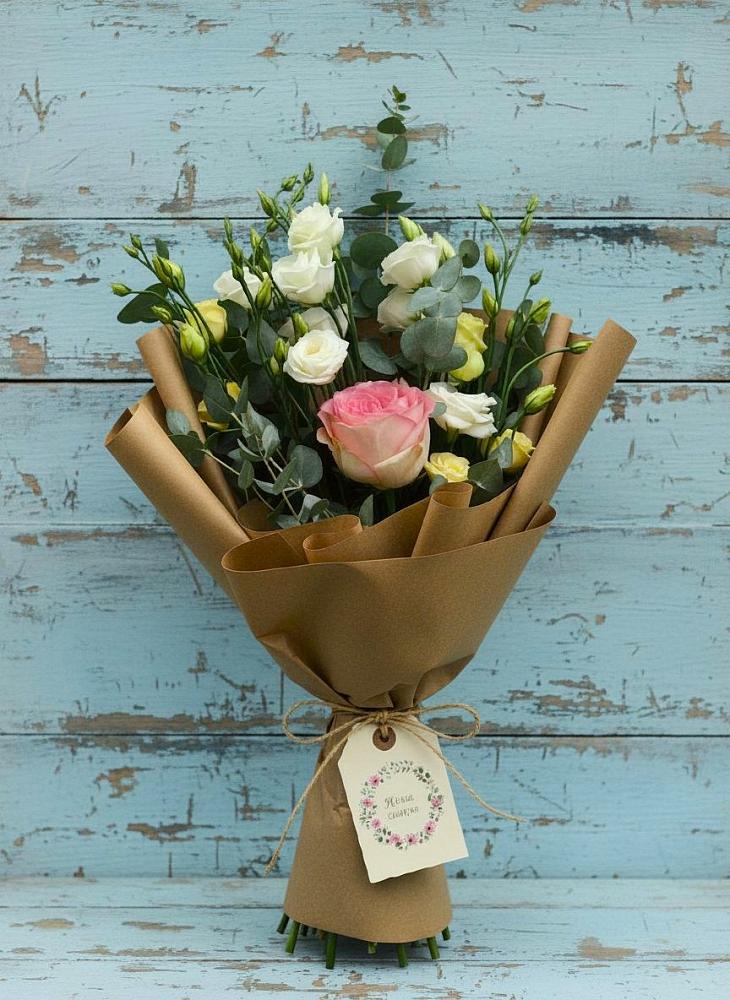 Букет цветов из: Розы и Лизиантусы в Нижних Ачалуках