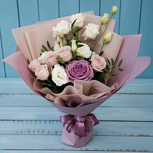 Букет цветов из:  Розы и Лизиантусы в Нижних Ачалуках