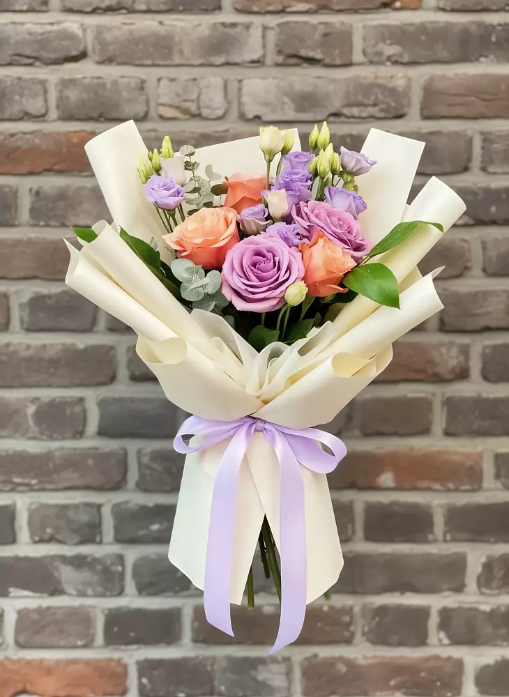 Букет цветов из: Лизиантусы и Розы в Нижних Ачалуках