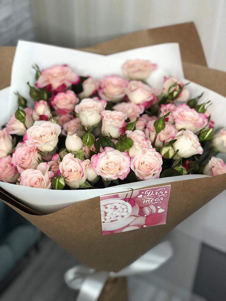 Букет цветов из: Розы в Нижних Ачалуках