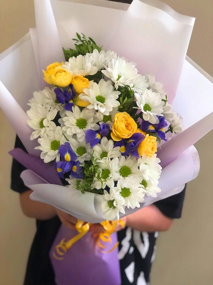 Букет цветов из: Ирисы, Хризантемы и Розы в Нижних Ачалуках