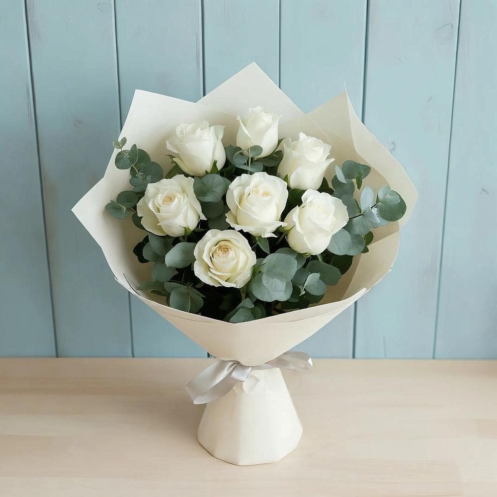 Букет Белые розы в Эвкалипте в Нижних Ачалуках