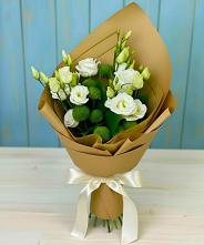 Букет цветов из:  Хризантемы и Лизиантусы в Нижних Ачалуках