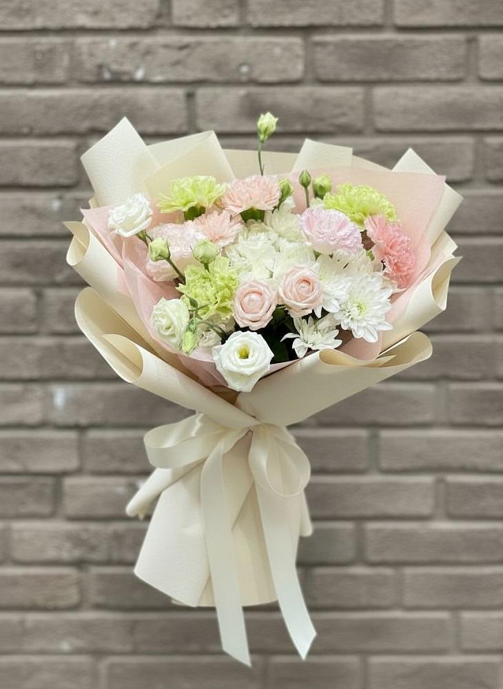 Букет цветов из: Гвоздики, Розы, Лизиантусы и Хризантемы в Нижних Ачалуках