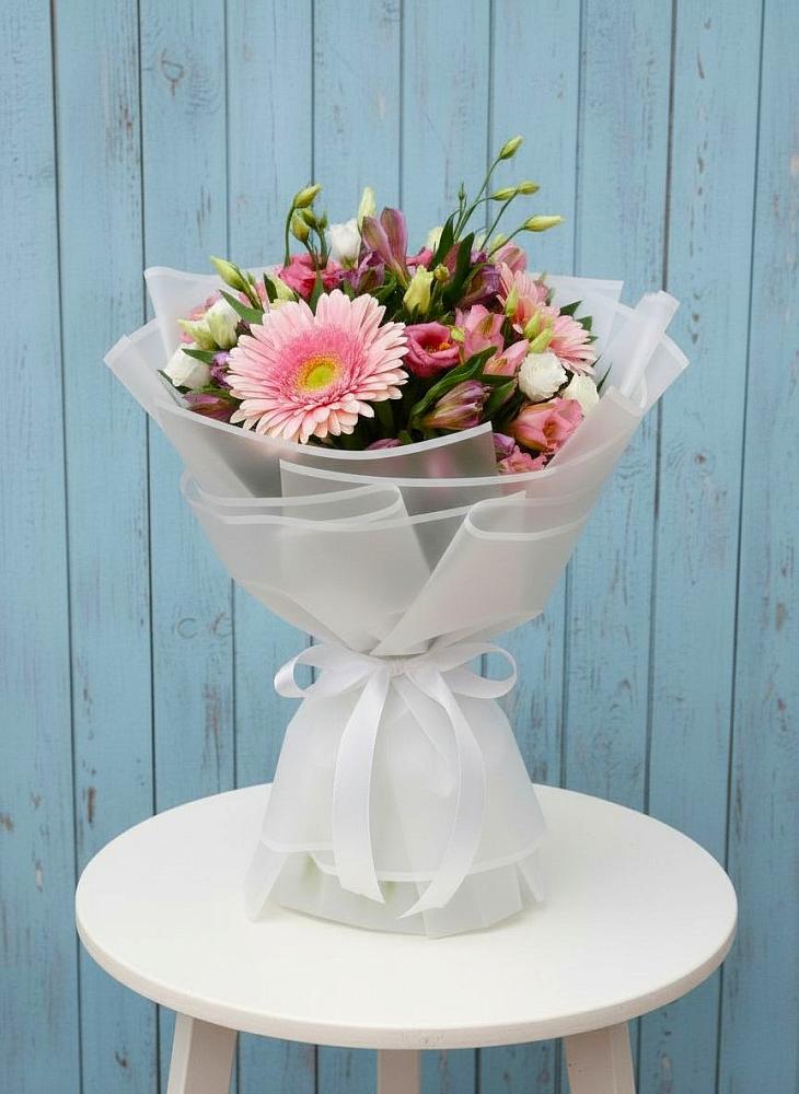 Букет цветов из: Герберы, Альстромерии и Лизиантусы в Нижних Ачалуках