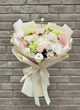Букет цветов из:  Гвоздики, Розы, Лизиантусы и Хризантемы #REPLACE_PRED# Нижних Ачалуках