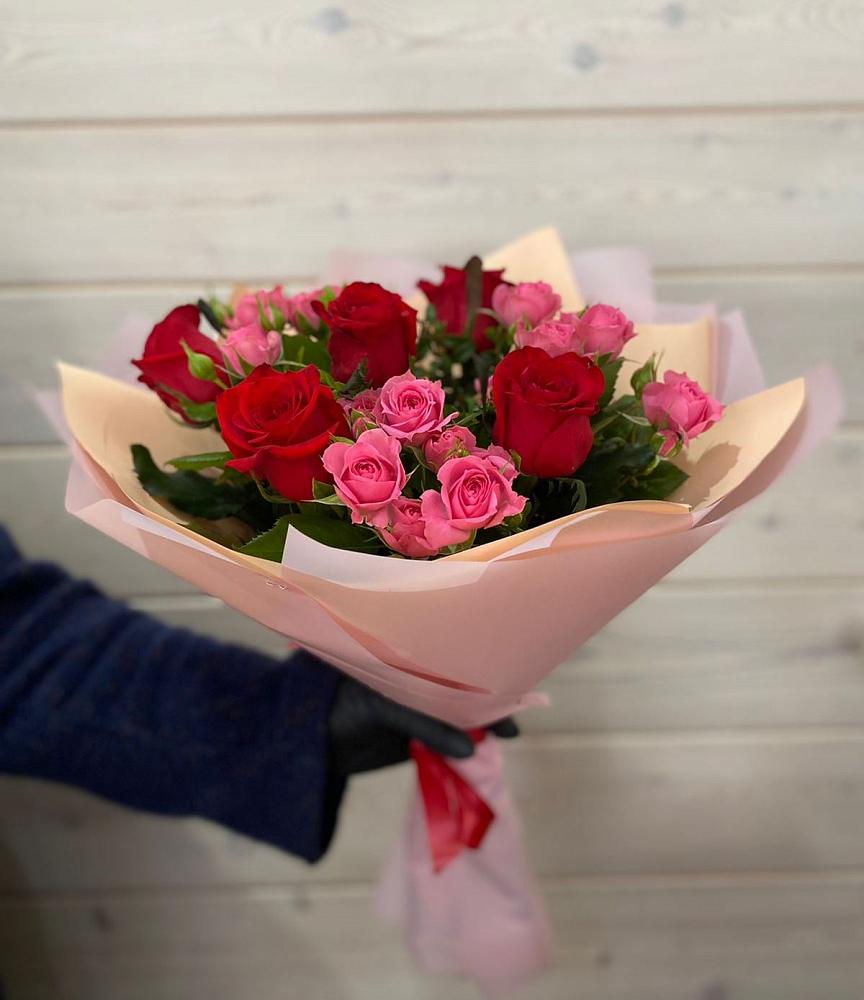 Букет цветов из: Розы в Нижних Ачалуках