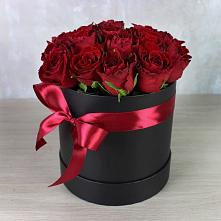 Цветочная композиция из Розы в шляпной коробке в Нижних Ачалуках