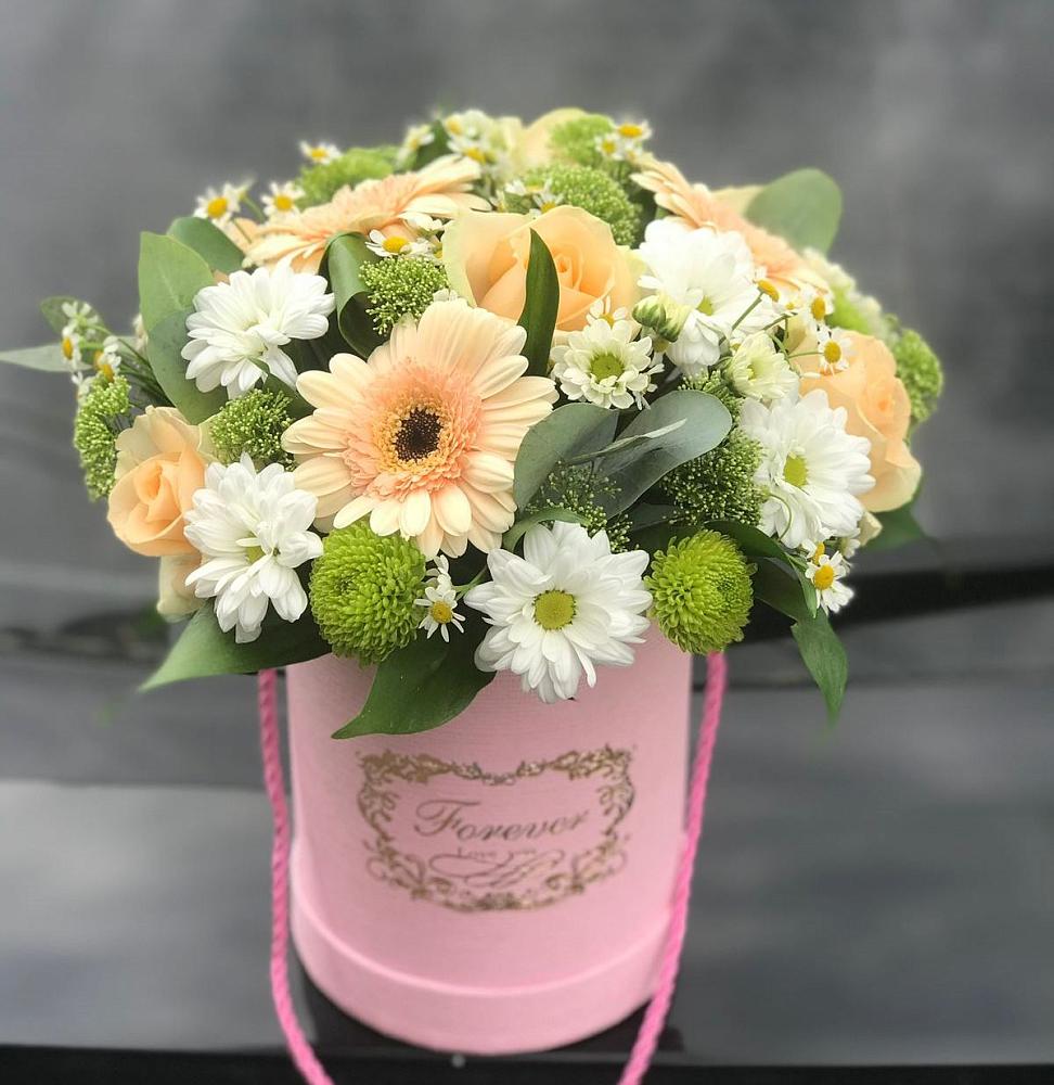 Цветочная композиция из Розы, Герберы и Хризантемы в шляпной коробке в Нижних Ачалуках