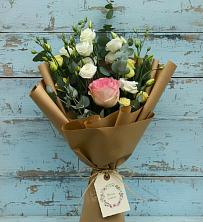 Букет цветов из:  Розы и Лизиантусы в Нижних Ачалуках