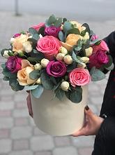 Цветочная композиция из Розы в шляпной коробке в Нижних Ачалуках