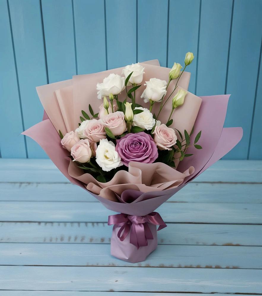 Букет цветов из: Розы и Лизиантусы в Нижних Ачалуках